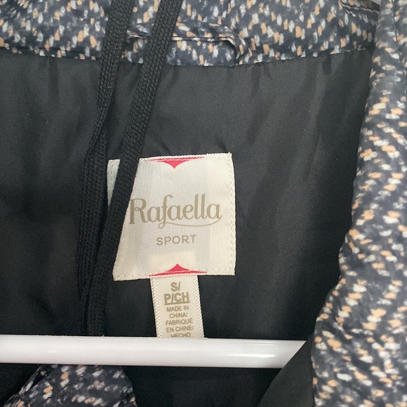 Vest - Picture 2 of 6